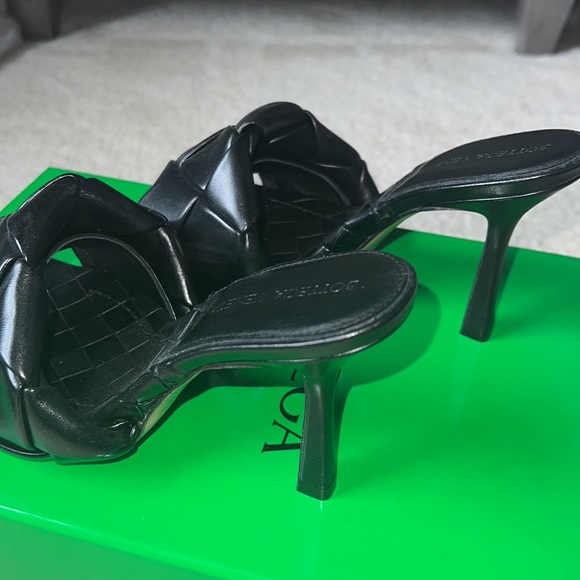 BOTTEGA VENETA BLACK LIFO SANDALS 6 - Picture 5 of 7